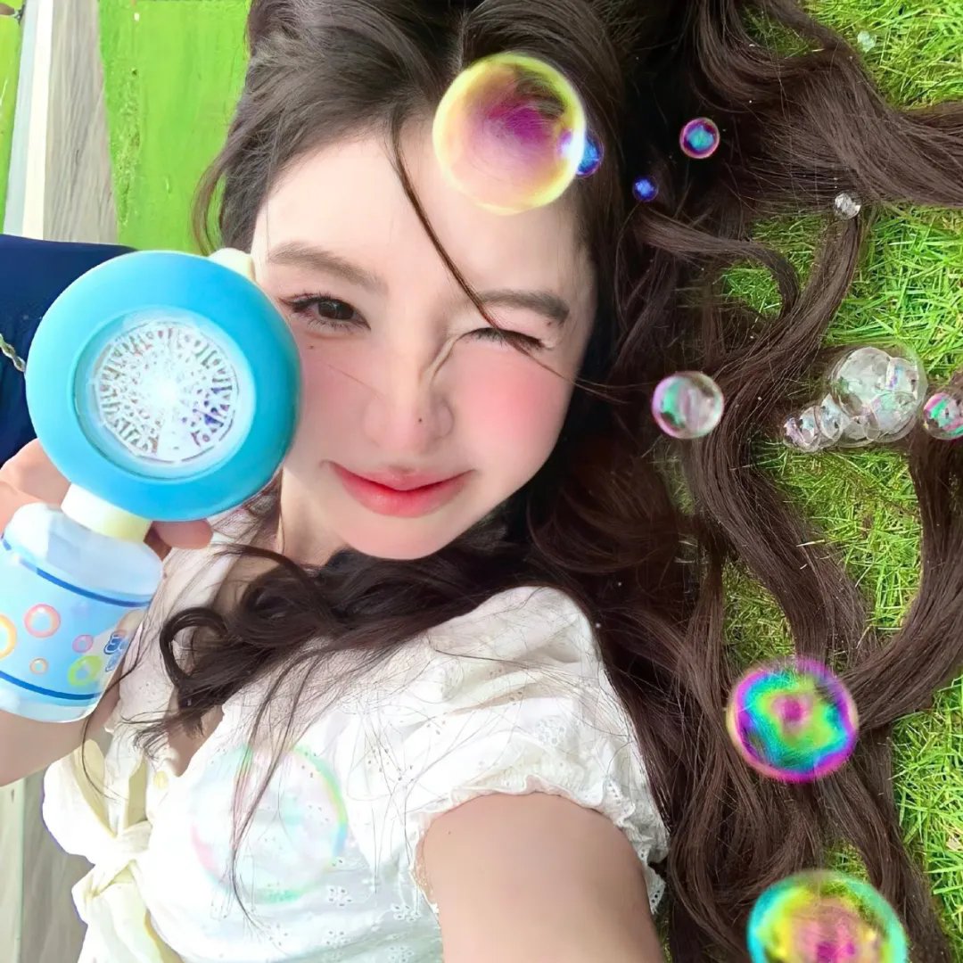 她房间里的云